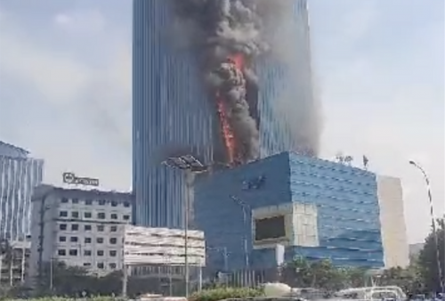 Breaking News: Gedung K-Link Tower di Jalan Gatot Subroto Jaksel Terbakar