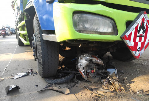 Rem Blong, Sebuah Truck Hajar Dua Sepeda Motor di Bantargebang Bekasi, Tak Ada Korban Jiwa