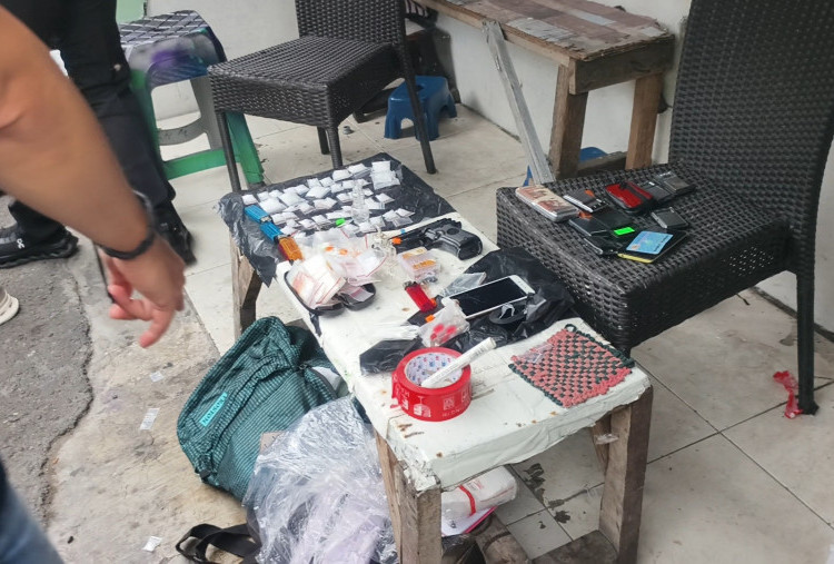 Kampung Ambon Jakbar Digerebek: Sabu hingga Senpi Disita Petugas, Bandarnya Masih Dicari!