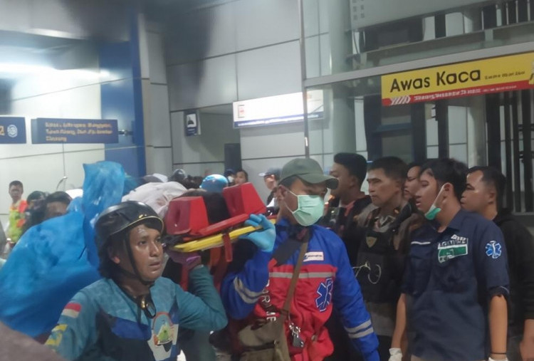 Kecelakaan Kereta di Bekasi: 10 Jenazah di RS Polri, Posko Pencarian Keluarga Dibuka