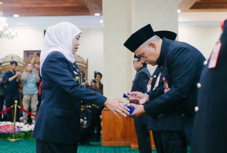 Gubernur Khofifah Lantik Enam Pejabat Pemprov Jatim, Kadis ESDM Berganti