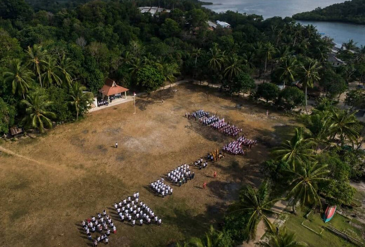 PLTS Pertamina NRE Terangi Pulau Sembur, Warga Rayakan Kemerdekaan dengan Cara Berbeda