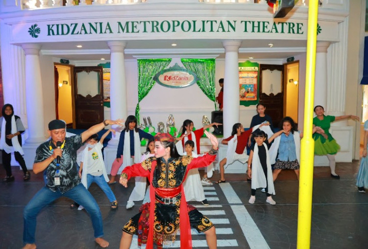 HUT Surabaya ke-732, KidZania Ajak Anak-Anak Menari Remo