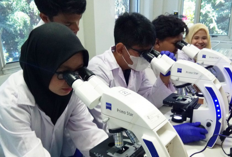 Program Studi Bioteknologi Esa Unggul: Mencetak Generasi Ilmuwan Bioteknologi Berstandar Internasional
