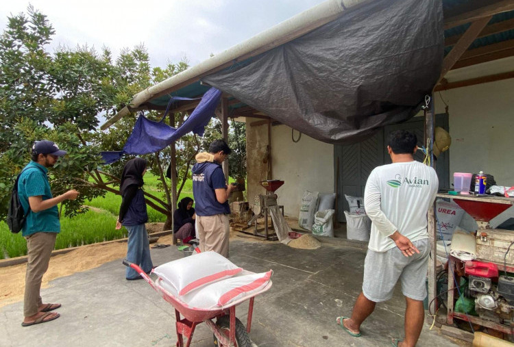 Inovasi Produksi Beras Premium dan Tepung Beras dari Pecahan Beras, TEP ITS Dorong Produksi UMKM Lokal