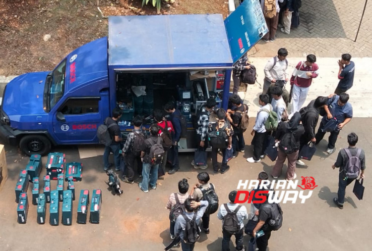 Bosch turut berkolaborasi dengan Politeknik Negeri Jakarta (PNJ) melalui penyerahan tiga unit alat ukur kelistrikan dan dua unit Hand Tools untuk mendukung praktik mahasiswa. Kolaborasi ini diharapkan memperkuat keterampilan vokasi sekaligus memperluas pengenalan produk Bosch kepada calon tenaga profesional.