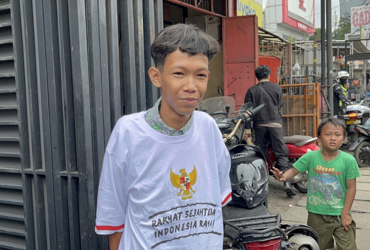 Dapat Kaos dari Presiden Prabowo, Pelajar SMPN 16 Jaksel Ngaku Senang Bukan Kepayang