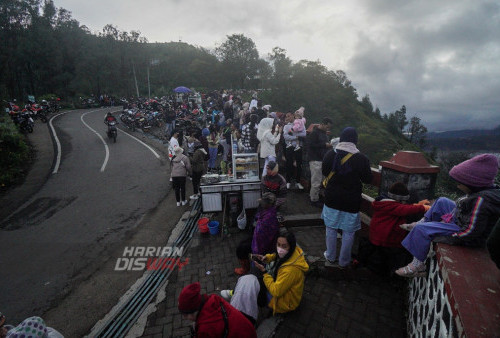 Suku Tengger akan melaksanakan upacara Yadnya Kasada di lautan pasir dan Pura Luhur Poten. Yadnya Kasada adalah ritual kurban ke kawah Gunung Bromo yang berlangsung setiap hari ke-14 bulan Kasada dalam penanggalan kalender tradisional Hindu Tengger.