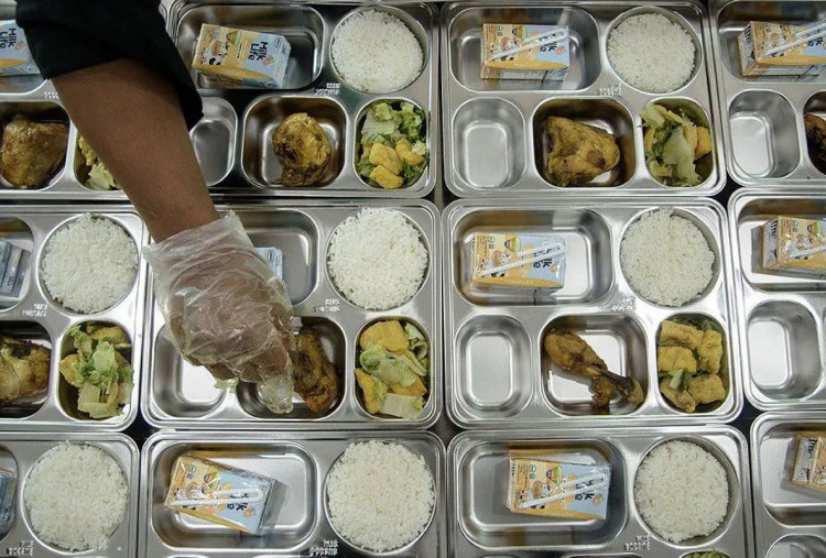 Dugaan Ribuan Dapur Fiktif Program Makan Bergizi Gratis Disorot DPR