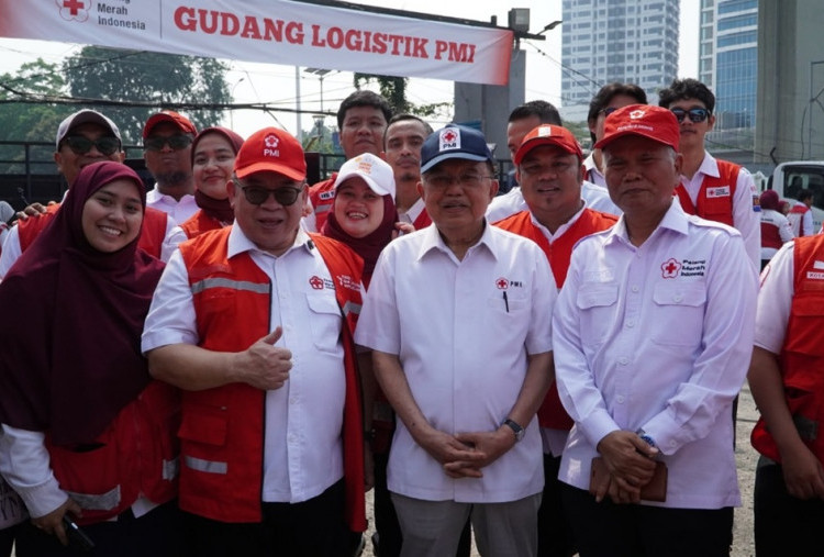 Tembus Jalur Terisolasi, Tim Medis PMI Tangani Ratusan Korban Gempa di Sengari