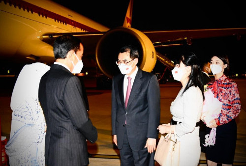 Presiden Jokowi dan Ibu Iriana Tiba di Beijing
