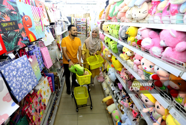 Dengan semangat kampanye ini, MR.D.I.Y. berharap setiap pengunjung dapat membawa pulang lebih dari sekadar barang: yakni ide, motivasi, dan semangat untuk menciptakan perubahan dari hal-hal kecil. Karena bagi MR.D.I.Y., rumah bukan hanya tempat tinggal, melainkan pusat inspirasi yang terus berkembang.