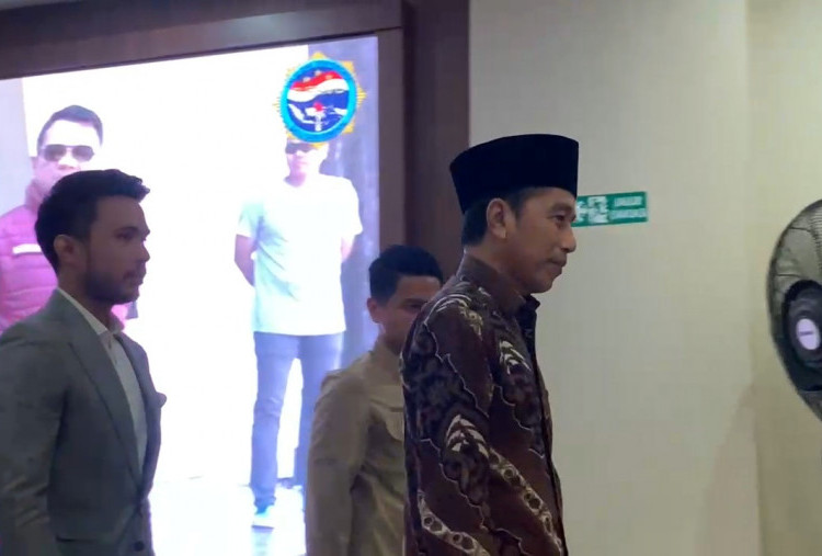 Tiba di Bareskrim Pori Terkait Ijazah Palsu, Jokowi Hanya Lempar Senyum kepada Awak Media