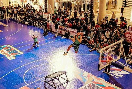 Tim Akrobatik Slam Dunk dari Hungaria Pukau Penonton DBL Fest 2024 Jakarta