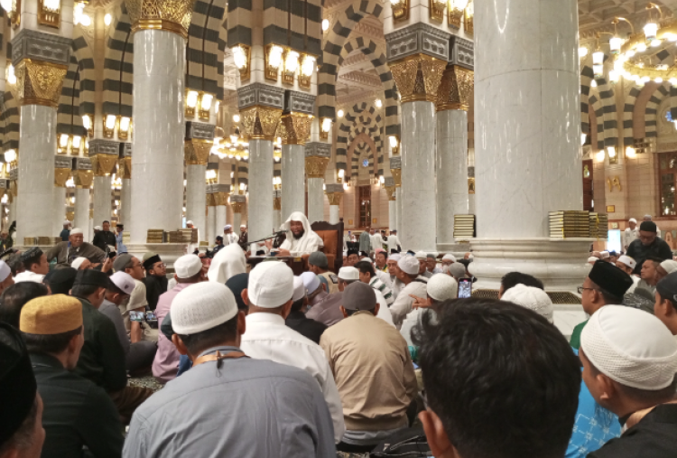 Ustadz Riau Isi Pengajian di Masjid Nabawi: Haji Mabrur Bukan di Sini, Tapi di Kampung Halaman