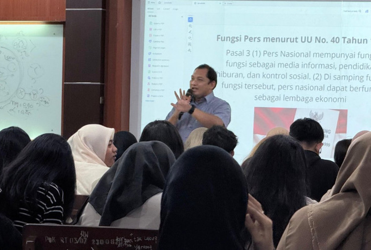 Disway Berbagi Ilmu Jurnalistik ke Mahasiswa Komunikasi Unair