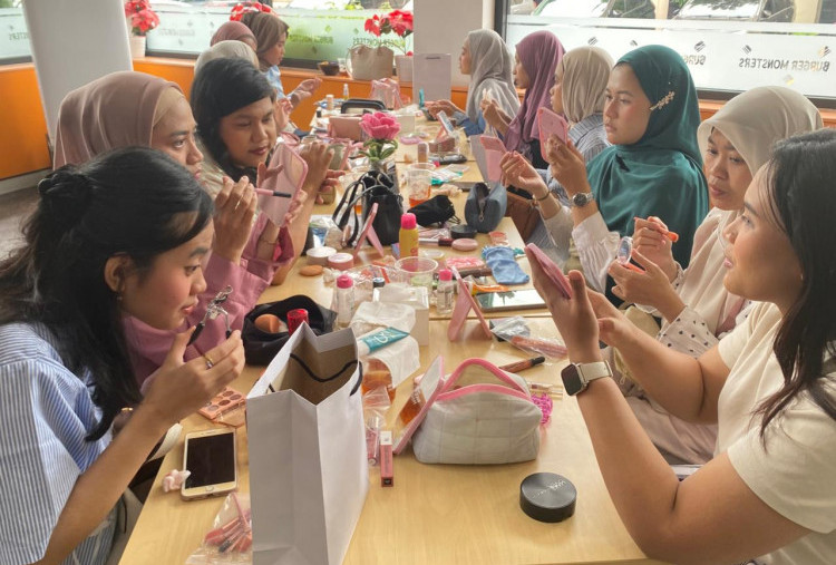 Beauty Cirle Femmily Community Ajak Belajar Make Up Tanpa Takut Salah