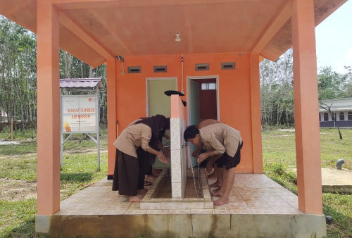 Wakaf Sumber Air Bersih Donatur Rumah Zakat telah Digunakan Para Santri
