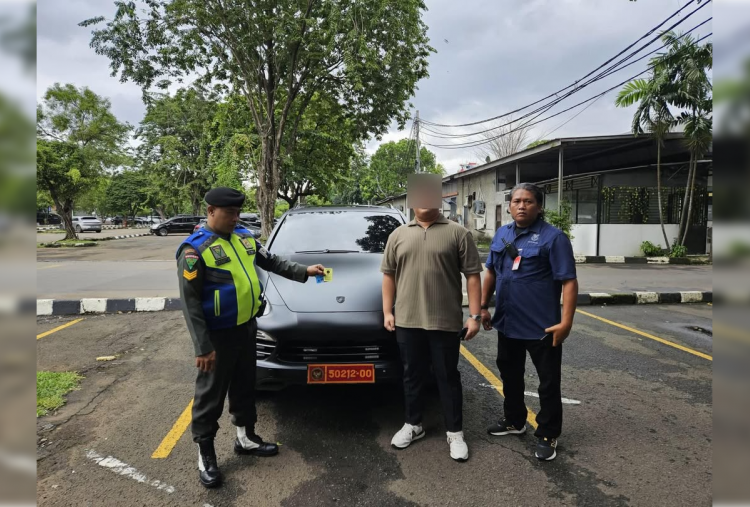 Kemhan Tindak Porsche Cayenne yang Gunakan Pakai Pelat Dinas Palsu di Halim!