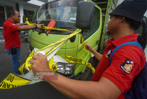 Selain mengamankan komplotan pembobolan gudang, polisi turut mengamankan satu Mobil Box Isuzu Traga, dua printer, tiga unit Compresor, satu DVR CCTV, satu sepeda motor Suzuki Smash, satu handphone, dan dua unit Computer.