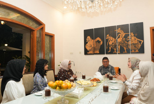 Fery Farhati Sambung Silaturahim Keluarga Besar Anies Baswedan dengan Keluarga Ki Anom Suroto