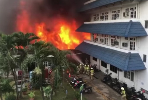 Kebakaran di Kebayoran Lama, Rumah Tinggal Ludes Terbakar