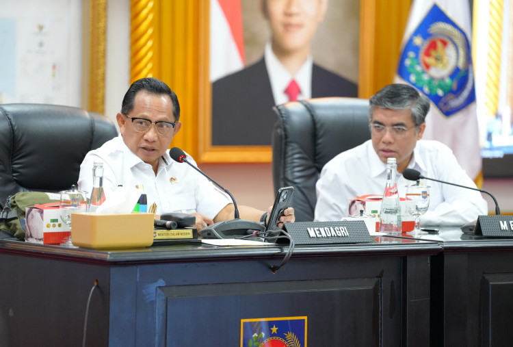 Mendagri Tegaskan Gubernur Jadi Kunci Penetapan Upah Minimum 2026