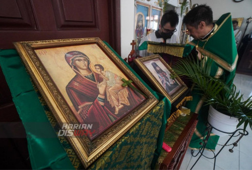 Ibadah Minggu Palma di Gereja Ortodoks Surabaya