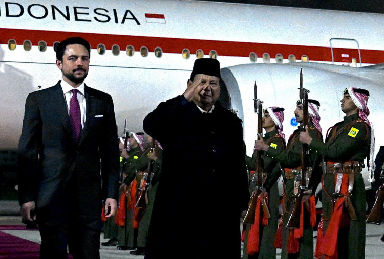 Prabowo Tiba di Yordania, Dikawal Jet Tempur F-16 dan Disambut Putra Mahkota Al Hussein
