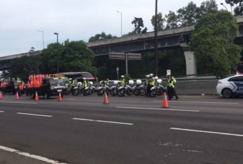 Kecelakaan 3 Mobil di KM 58 Tol Jakarta-Cikampek, Lajur Contraflow KM 48 Sampai KM 70 Ditutup