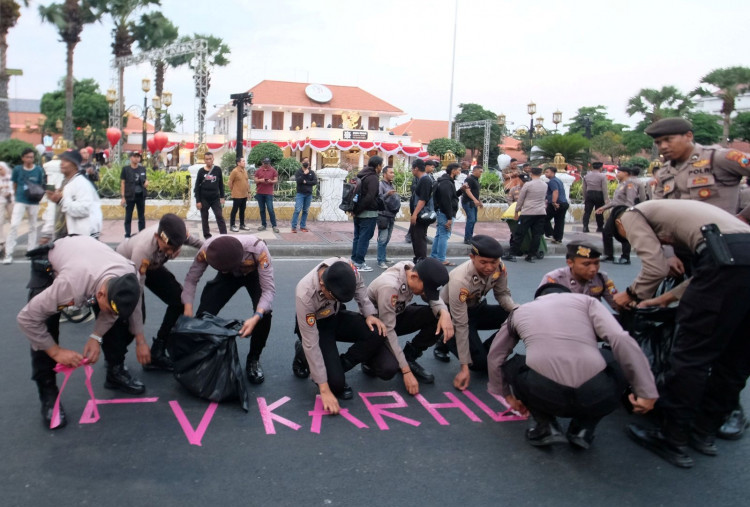 LBH Surabaya Desak Kejelasan Penyitaan Ponsel Presiden BEM Unair