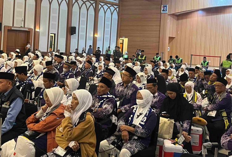 Keberangkatan Kloter Pertama Jemaah Haji Embarkasi Jakarta Dilepas 3 Menteri dari Asrama Haji Pondok Gede
