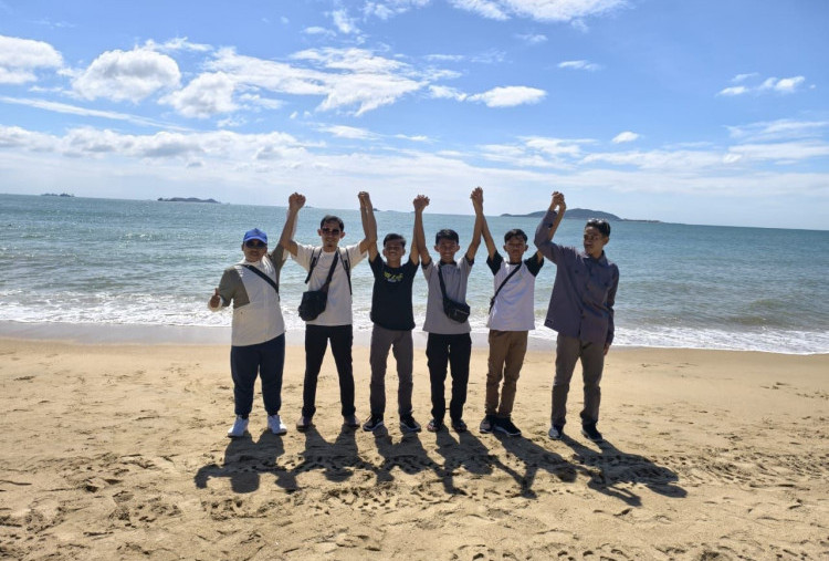 Tim Alpad dan Tim Abu Bakar dari Al-Majidiyah Pamekasan Jalan-Jalan ke Hainan: Amati Minyak Ikan dan Arang Bambu 