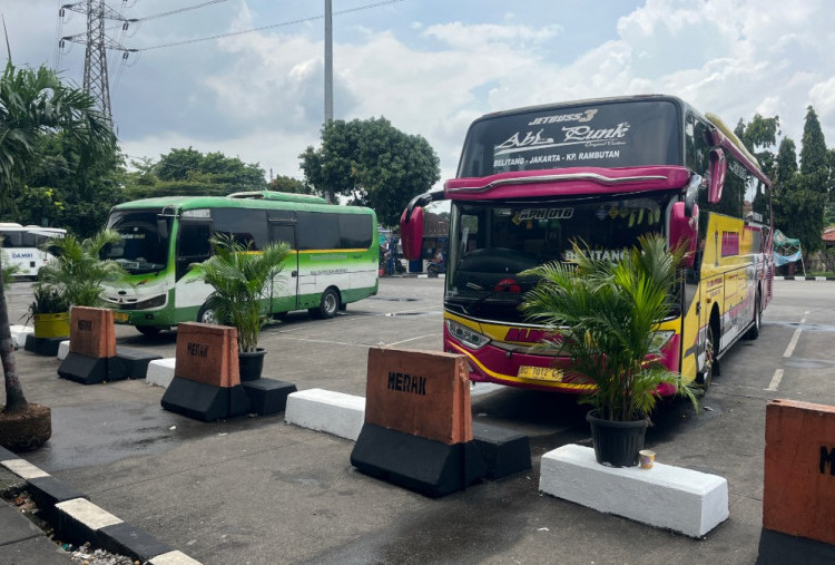 Arus Mudik Nataru 2026 di Terminal Kampung Rambutan Tembus 2.530 Penumpang, Padang Jadi Tujuan Terbanyak!