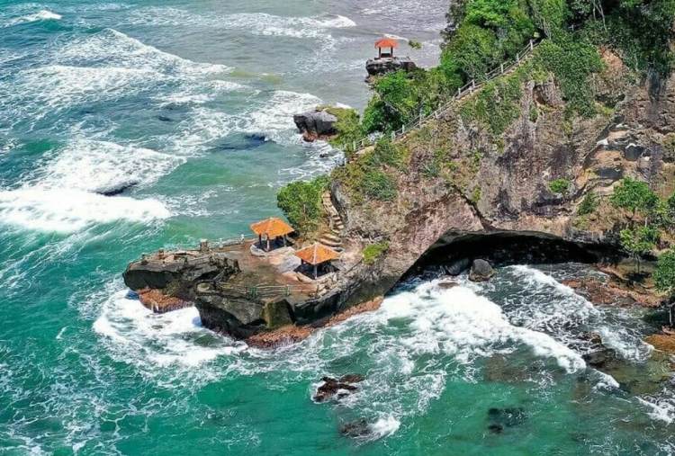 Harga Tiket Masuk Pantai Anyer Karang Bolong di Momen Libur Lebaran, Tempat Wisata Ikonik Serang Banten