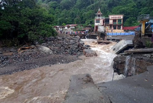 Banjir Bandang Landa Tanah Datar, Jalan Padang – Padang Panjang Terputus