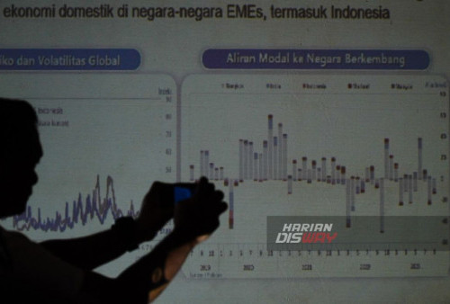 Pertumbuhan itu ditopang masih tingginya konsumsi rumah tangga. Juga sektor pengolahan, pertanian membuat perekonomian mencapai level pertumbuhan tinggi. Untuk inflasi per Oktober 2023 ini berada di angka 3,25 persen. Memang angkanya lebih tinggi dari inflasi nasional namun masih seauai track yakni 3 persen plus minus 1 persen. Inflasi itu karena kenaikan harga beras dan beberapa kenaikan komoditas pangan lain. Namun yang membanggakan kata Doddy, pertumbuhan kredit korporasi dan rumah tangga masih meningkat. Pertumbuhan di triwulan III ini sebesar 8,17 persen lebih tinggi dari triwulan II yang berada di angka 72 persen. (Julian Romadhon/Harian Disway)
