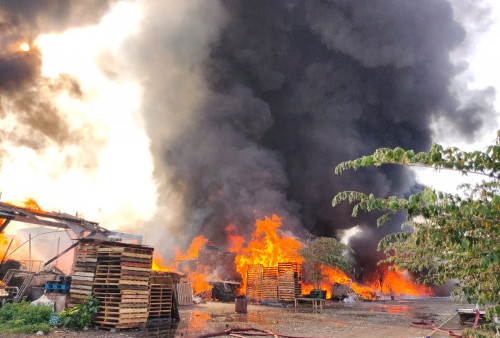 12 Bangunan di Lahan TNI di Jalan Jepara Surabaya Terbakar, Diduga karena Kembang Api