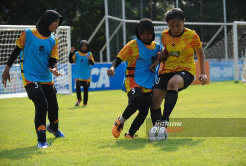 Salah satu peserta, Locita Waranggani Olah Nismara dari SDN Pacarkeling V/186, menyampaikan antusiasmenya dalam berpartisipasi dan mengungkapkan keyakinannya bahwa sekolahnya bisa menjadi juara MilkLife Soccer Challenge di Surabaya. Setelah turnamen ini, MilkLife Soccer Challenge akan dilanjutkan di Jakarta, Tangerang, Kudus, Bandung, Yogyakarta, Solo, Semarang, dan kembali ke Surabaya. (Julian Romadhon/Harian Disway)