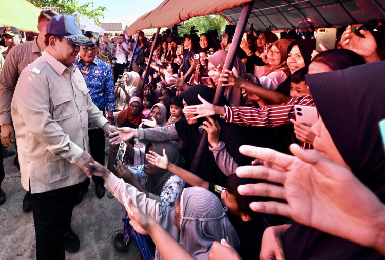 Prabowo Tolak Bantuan Asing, Klaim Penanganan Banjir di Pulau Sumatera Terkendali