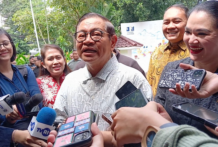 Pramono Hadiri Peluncuran Buku 75 Inspirasi Dewi Motik: Karyanya Tidak Putus-putus