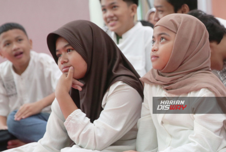 Dalam rangka mendukung Global Money Week (GMW) 2025 yang berlangsung pada 17–23 Maret, Prudential Indonesia kembali berpartisipasi dalam upaya meningkatkan literasi keuangan anak-anak Indonesia. Tahun ini, kegiatan yang juga bertepatan dengan bulan Ramadan diisi dengan acara buka puasa bersama puluhan anak yatim di kantor Prudential Indonesia, sekaligus edukasi finansial melalui program Cha-Ching.