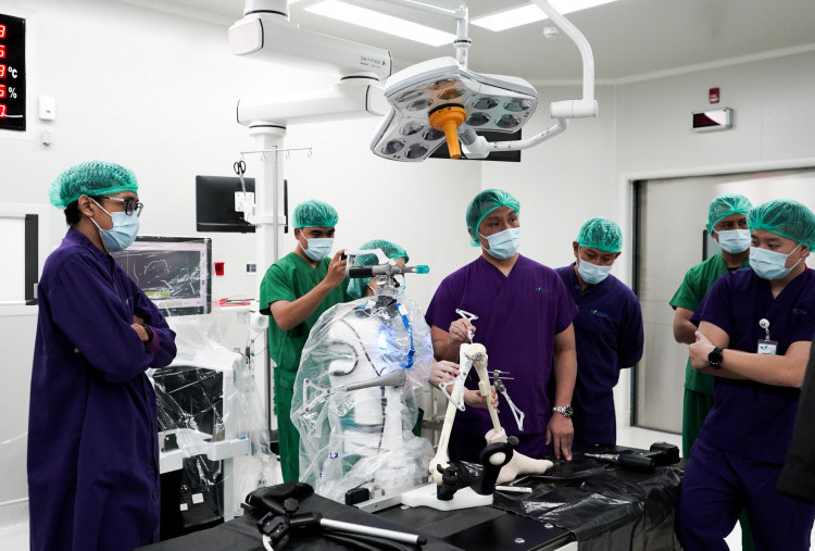 Mayapada Hospital Gunakan Teknologi Robotik untuk Bedah Lutut, Pasien Diklaim Bisa Berdiri 6 Jam Pasca-Operasi
