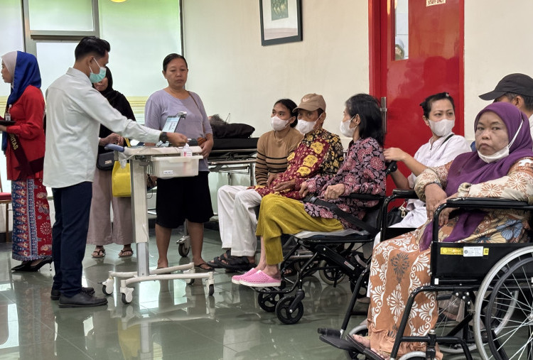 Buruan Daftar! Dinkes DKI Gelar Operasi Katarak Gratis, Kuota Terbatas!