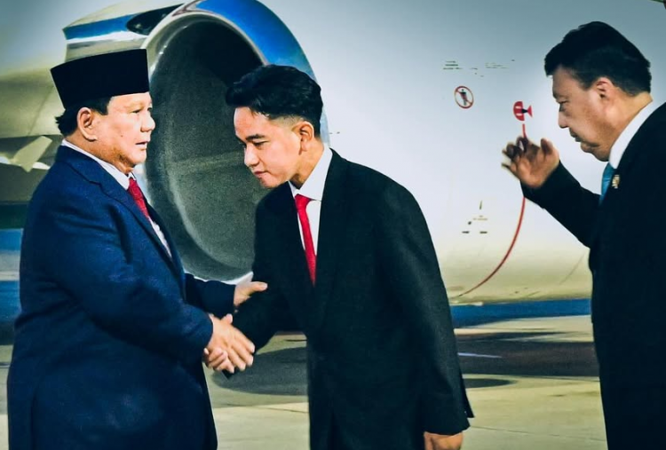 Gibran Sambut Kedatangan Prabowo dari Kunker Luar Negeri