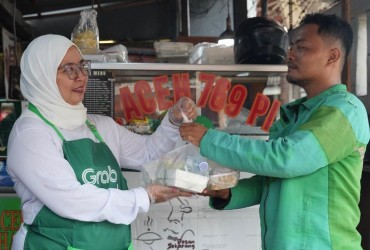 Cerita Traktir Driver Grab di Momen Kemerdekaan, Nasi Goreng 10 Bungkus Bikin Haru