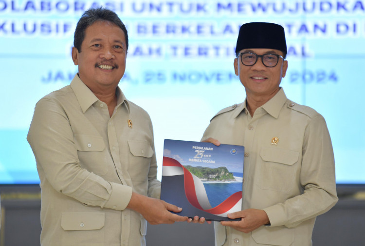 Mendes dan Menteri Kelautan dan Perikanan Tandatangani Nota Kesepahaman Untuk Penyediaan Bahan Baku Makan Bergizi Gratis