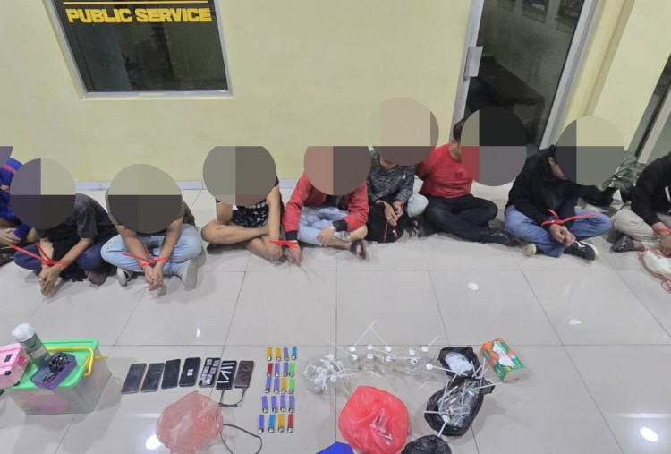 Asyik Nyabu di Bantaran Rel Tanah Abang, 9 Remaja Dicokok Polisi