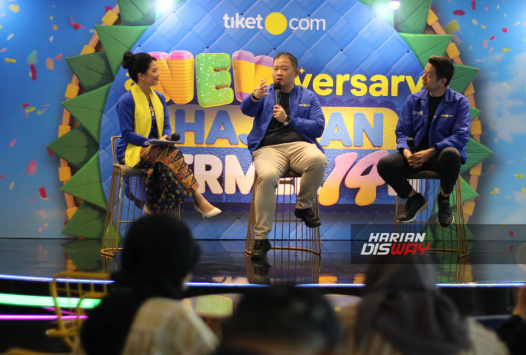 Transformasi ini juga ditandai dengan pengangkatan Dimas Surya Yaputra sebagai Co-Founder & CEO tiket.com. Dalam perayaan tersebut, tiket.com menegaskan pendekatan berbasis empati dan fleksibilitas, antara lain melalui fitur Flight Disruption Protection yang memberikan kompensasi otomatis saat terjadi gangguan perjalanan, serta layanan pelanggan Halo tiket yang siap menyelesaikan masalah dalam waktu satu jam.