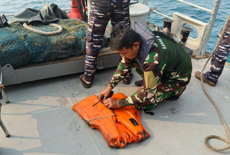 Pecarian 5 Jurnalis Hilang di Anak Krakatau, TNI AL Temukan Pelampung di Perairan Anyer